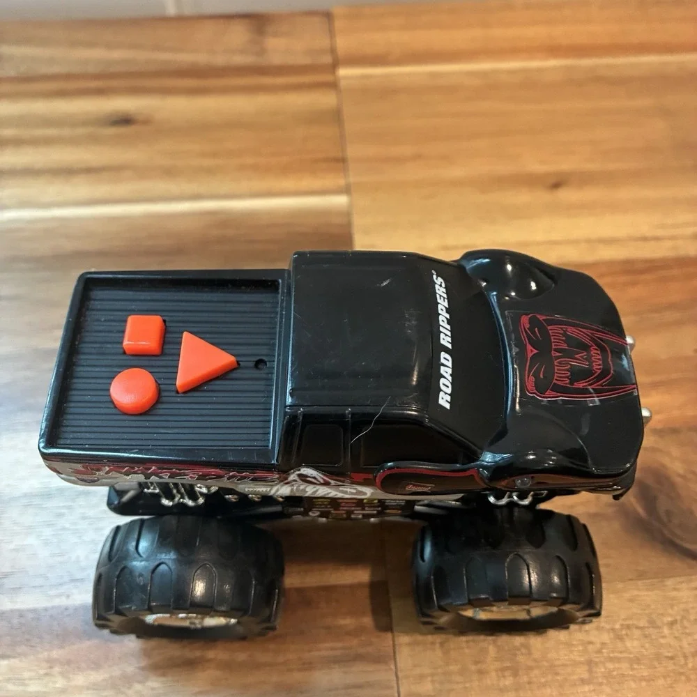 Toy State Road Rippers Snake Bite Monster Truck Firestone Lights Sound Motorized